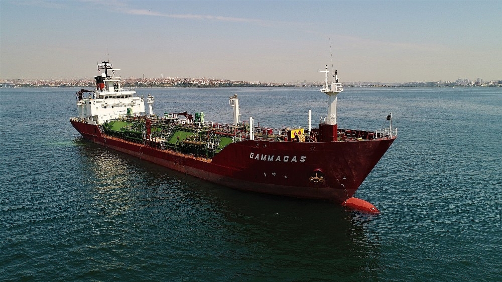 2018/07/kuru-yuk-gemisiyle-carpisan-lpg-tankeri-havadan-goruntulendi-20180705AW43-2.jpg