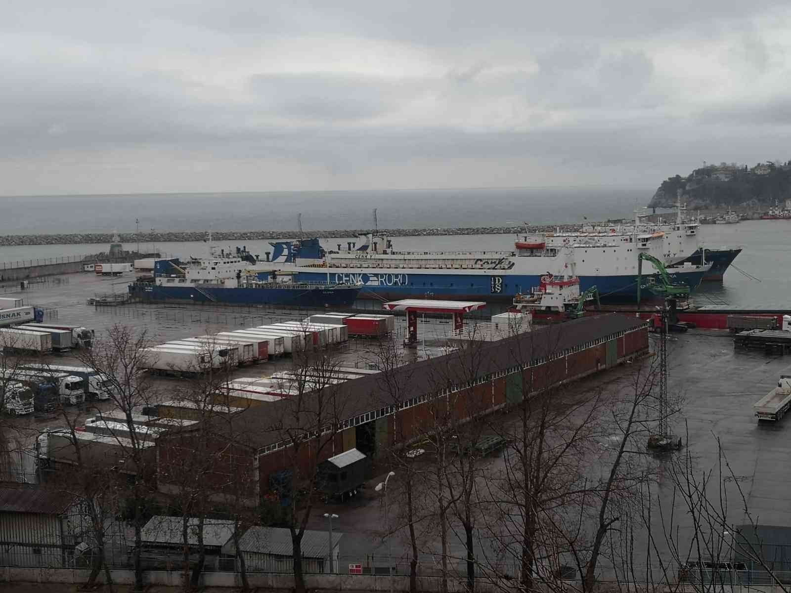 2022/03/ukrayna-limanlarina-giremeyen-gemiler-zonguldak-limanina-geri-dondu-20220302AW55-1.jpg