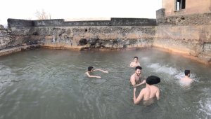 Eksi 10 derecede kaplıca keyfi