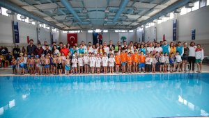 Minikler Ata yüzme şenliğinde kulaç attı