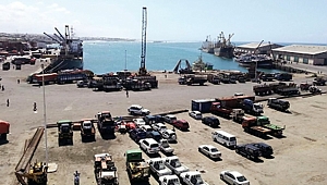 Mogadişu Limanı'nda temizleme çalışmaları başladı