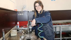 Oto tamircisi genç kız, yerli otomobil üretiminde görev almak istiyor