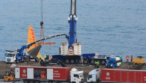 Trabzon'da pistten çıkan uçağı kurtarma çalışmaları devam ediyor