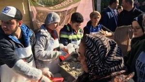 Ümraniye'de 100 bin kişiye hamsi dağıtıldı
