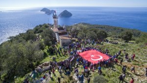 Bin 500 kişi tarihi Gelidonya Feneri'ne yürüdü