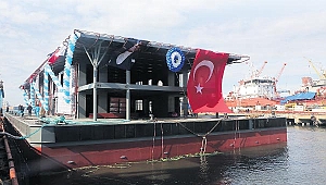Karaköy'ün yeni iskelesi denizde