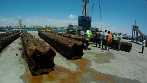 Kendiroğlu, Somali'de batık gemileri çıkarıyor