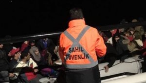 Lastik bottaki göçmenler kurtarıldı