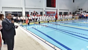 Özel yüzücüler kulaç attı
