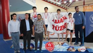 Mersinli sporcular yüzme müsabakalarına damga vurdu