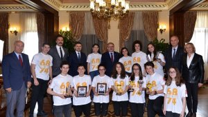 ABD'de düzenlenen robot yarışmasına Türk gençler damga vurdu