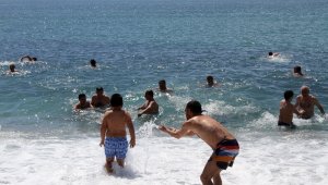 Alanya'da deniz sezonu açıldı