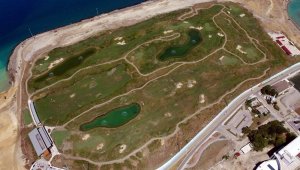 Dünyanın denize dolgu ilk golf sahası artık 18 çukur