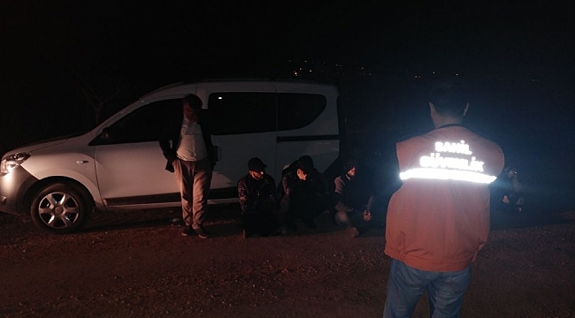 Sürat teknesinde 11 düzensiz göçmen yakalandı