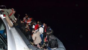 Suriyeli 62 göçmenin Ege Denizi'nde kurtarılma anları kameraya yansıdı