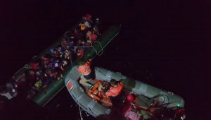 Uçağın tespit ettiği Afgan kaçaklar botla yakalandı