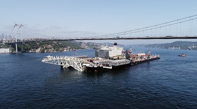 Dev geminin Boğazdan geçişi havadan görüntülendi