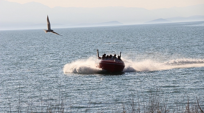 Beyşehir'de adrenalin tutkunlarının "jetboat" heyecanı