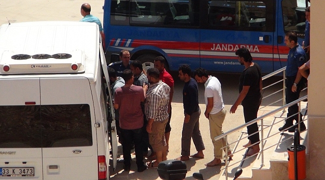 Denizde kurtarılan göçmenler Mersin İl Göç İdaresi Müdürlüğüne gönderildi
