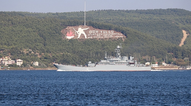 Rus savaş gemisi Çanakkale Boğazı'ndan geçti
