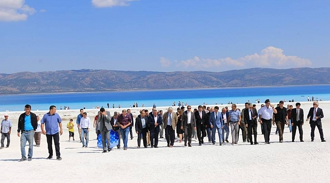 Bakanlık yetkilileri Salda Gölü'nde incelemelerde bulundu