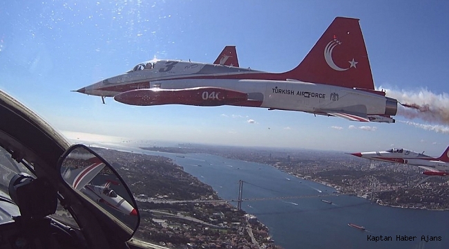 Türk Yıldızları'nın kokpitinden eşsiz İstanbul Boğazı manzaraları böyle görüntülendi