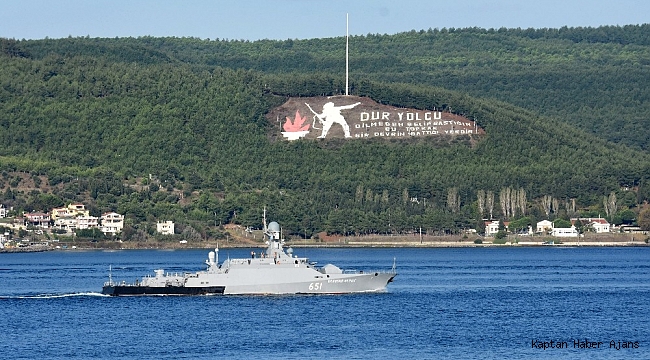 Rus savaş gemileri Çanakkale Boğazı'ndan geçti