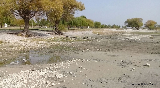 Eğirdir Gölü'nde su çekildi, iskele ortada kaldı