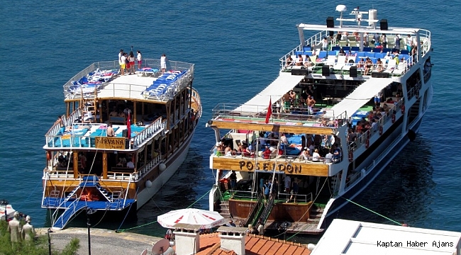 Çeşme'deki günübirlik tur teknelerinin barınma sıkıntısı