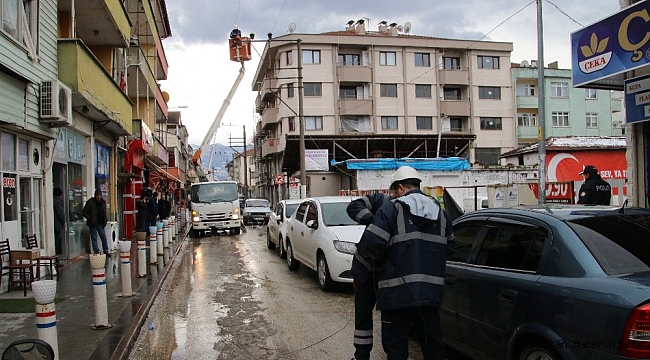 Lodos elektrik tellerini koparttı mahalle elektriksiz kaldı