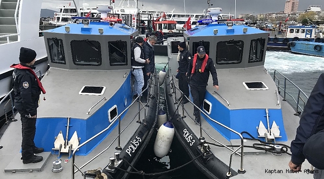 Pendik'te yanan gemiden kurtarılan mürettebat Sahil Güvenlik Bölge Komutanlığı'na sevk edildi