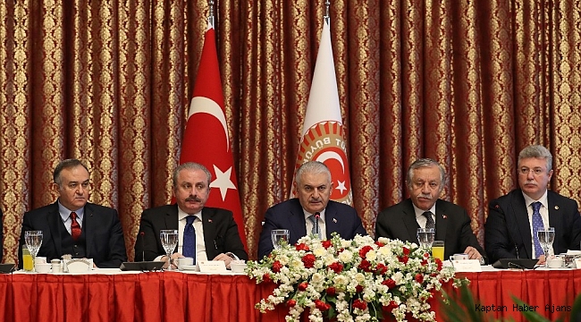 TBMM Başkanı Binali Yıldırım, gazetecilerle bir araya geldi