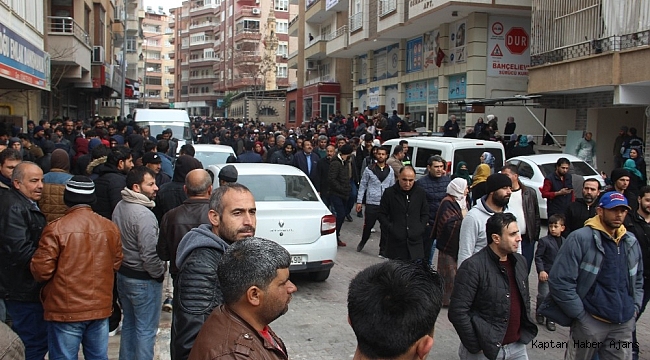 Avrupa'ya mülteci alınacağı yalanı binlerce Suriyeliyi derneğin kapısına yığdı