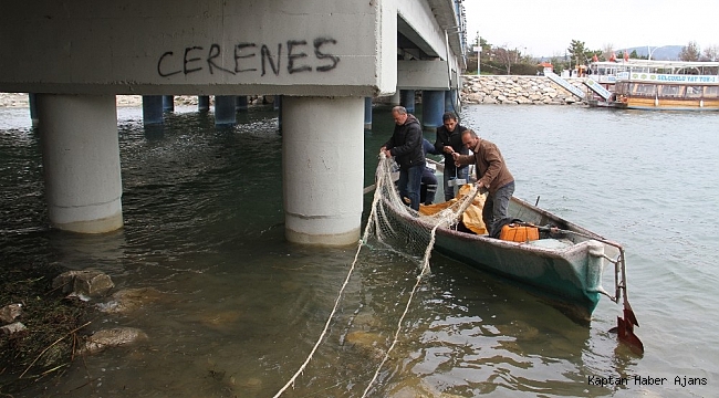 Beyşehir Gölü'nde avcılardan balık kaçağına ağlı önlem