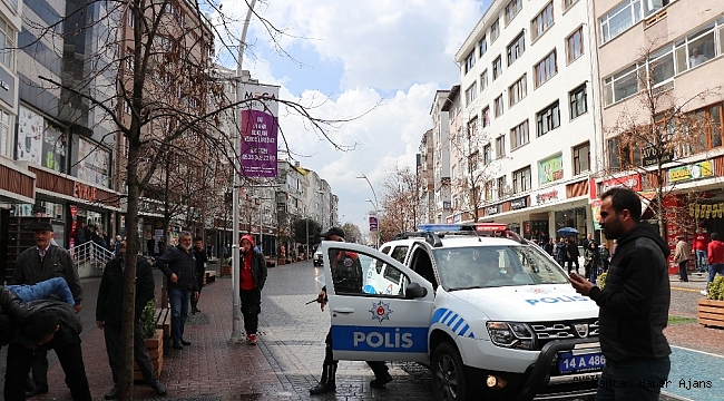 Kavga ihbarına giden polis ekipleri konfeti ve dev Türk Bayrağı ile karşılandı