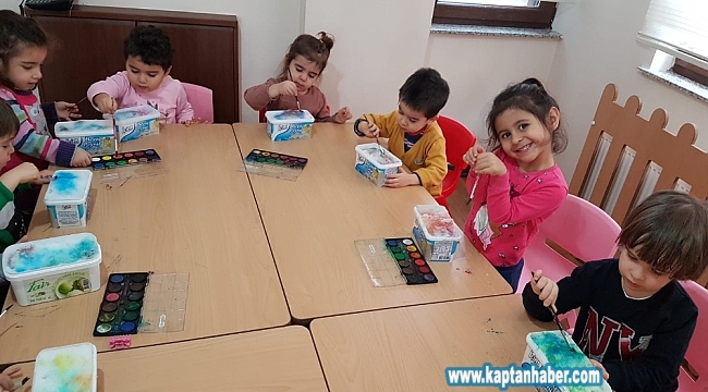 Buzların renklerle dansı