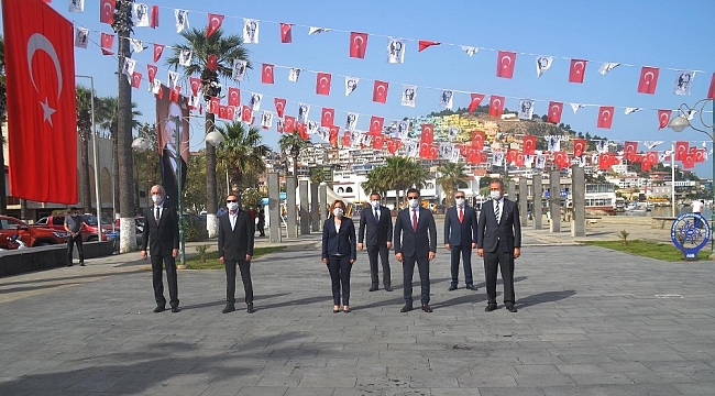 Kuşadası'nda sosyal mesafeli 19 Mayıs kutlaması