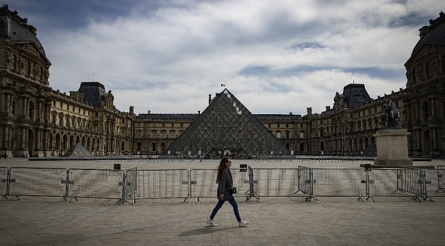Louvre Müzesi açılmaya hazırlanıyor