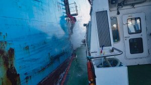 Kılavuz kaptanlarının dev dalgalarla mücadelesi