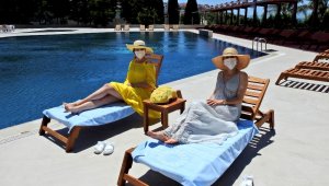 Ünlü tatil merkezi Çeşme'deki oteller sağlıklı tatil için hazır