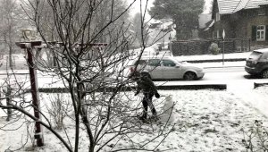 Almanya'da kar hayatı felç etti