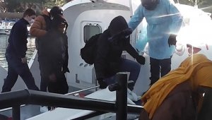 İzmir'de 32 göçmen kurtarıldı