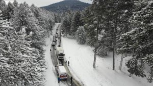 Kazdağları'nda buzlanan yollar çileye döndü