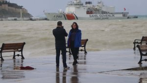 Kuşadası'na yeni yılın ikinci kar sürprizi