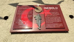 Tarihi İnebolu Sokağı'ndaki pano yenilendi