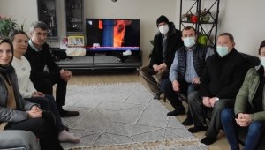 AK Parti'den korsanlar tarafından kaçırılan denizciye ziyaret