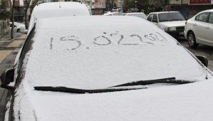 Ankara'da beklenen kar yağışı başladı