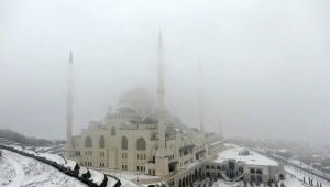 Beyaza bürünen Çamlıca Camii havadan görüntülendi