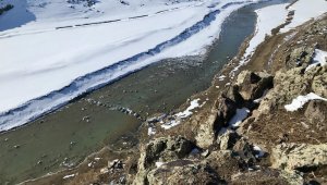 Beyaza bürünen Murat Kanyonu, manzarasıyla göz kamaştırıyor
