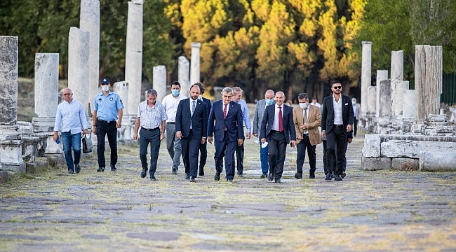 Büyükşehirden Bergama'da Zeus Sunağı toplantısı